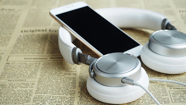 headphones-1599626_640.jpg